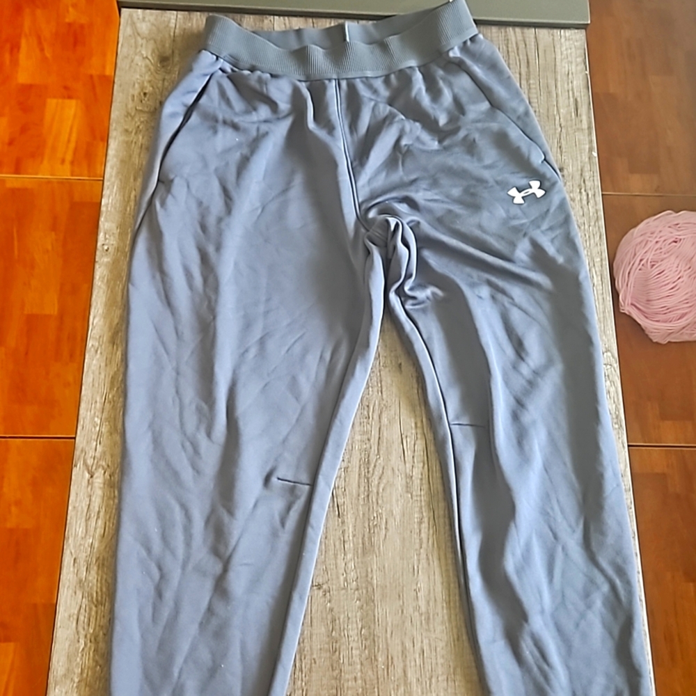 Underarmour sweatpants Grey large